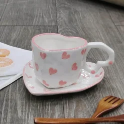 Plates u0026 More Küche & Esszimmer-Handbemalte Tasse mit Herzgriff, Liebestasse, rosa Keramiktasse