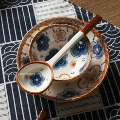 Plates u0026 More Küche & Esszimmer-Handbemaltes japanisches Dessertlöffel-Set aus Keramik – Löffel mit langem Griff