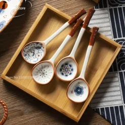 Plates u0026 More Küche & Esszimmer-Handbemaltes japanisches Dessertlöffel-Set aus Keramik – Löffel mit langem Griff