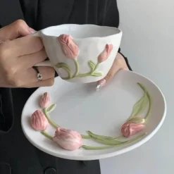 Tom Küche & Esszimmer-Handgefertigte Keramiktasse mit 3D-Prägung in Tulpenform – Tasse mit elegantem Blumendesign