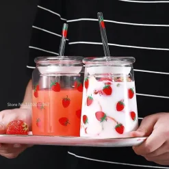 Plates u0026 More Küche & Esszimmer-Handgefertigtes Glasbecher-Set – 600 ml Erdbeer-Kaltgetränkebecher mit Trinkhalmen