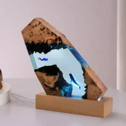 Bright Accents Beleuchtung-Höhlenwal-Schreibtischornament – ​​Einzigartiges Schreibtischdekor