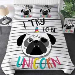 The Gilded Nest Wohndeko-Hippie-Mops-Welpen-Bettwäscheset – 3-teiliges Cartoon-Bettbezug-Komfortset