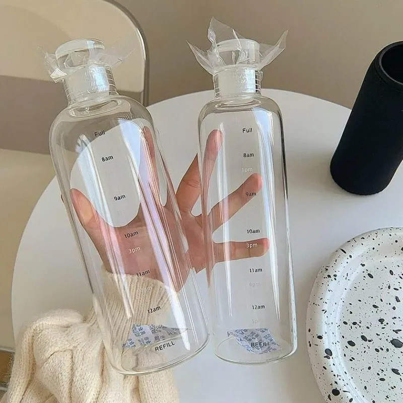 The Decor Haven Küche & Esszimmer-Hitzebeständige Glaswasserflasche - Stilvolles Zeitskalen-Design