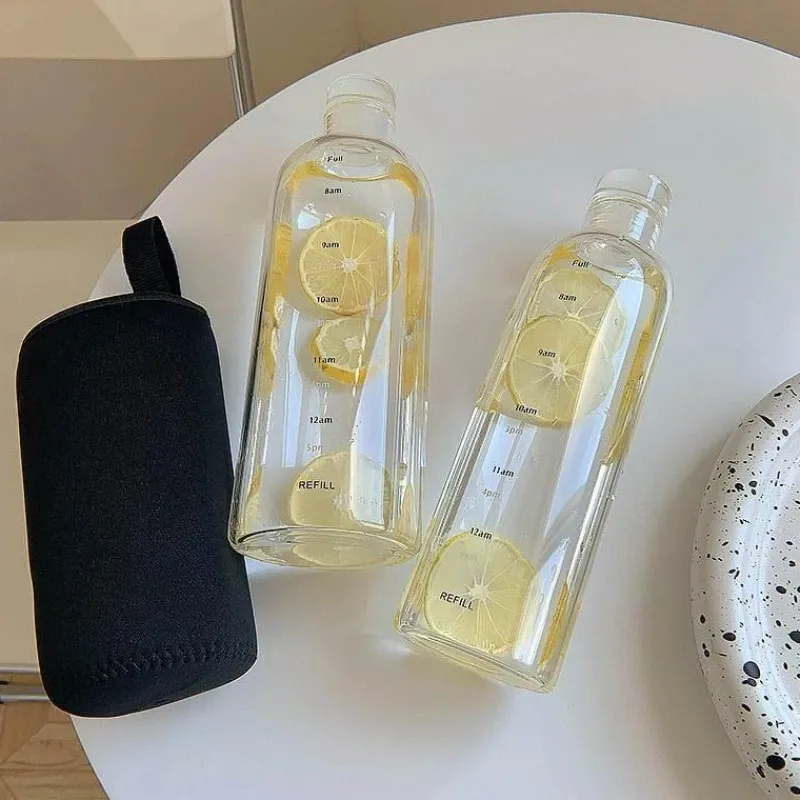 The Decor Haven Küche & Esszimmer-Hitzebeständige Glaswasserflasche - Stilvolles Zeitskalen-Design