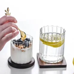 Plates u0026 More Küche & Esszimmer-Hitzebeständiger geriffelter Glasbecher – nordisches Design für Wasser, Saft, Milch, Whisky