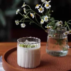 Plates u0026 More Küche & Esszimmer-Hitzebeständiger geriffelter Glasbecher – nordisches Design für Wasser, Saft, Milch, Whisky