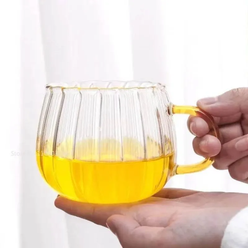 Plates u0026 More Küche & Esszimmer-Hitzebeständiger gestreifter Glasbecher mit Henkel – süße Kaffeetasse fürs Homeoffice