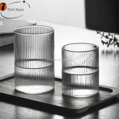 Plates u0026 More Küche & Esszimmer-Hitzebeständiges Wasserbecher-Set aus gestreiftem Glas – transparentes Trinkgeschirr für Saft und Wein