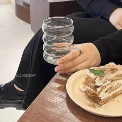 Plates u0026 More Küche & Esszimmer-Hitzebeständiges Wellenglas-Tassenset – perfekt für Tee, Kaffee, Saft und Milch