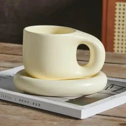 Plates u0026 More Küche & Esszimmer-Ink Splash Keramikbecher-Set mit ovalem Teller – 400 ml Fassungsvermögen