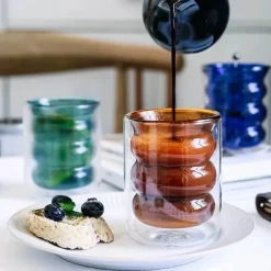 Tom Küche & Esszimmer-Isolierter doppelwandiger Glasbecher mit Wellendesign – transparenter, hitzebeständiger Becher