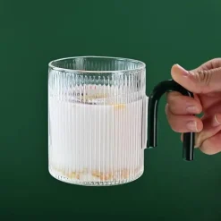 Plates u0026 More Küche & Esszimmer-Kaffeebecher aus geriffeltem Glas – bunter, hitzebeständiger Griff