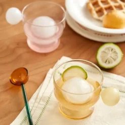 Plates u0026 More Küche & Esszimmer-Kaffeebecher aus Glas mit Kugelhenkel - 310ml