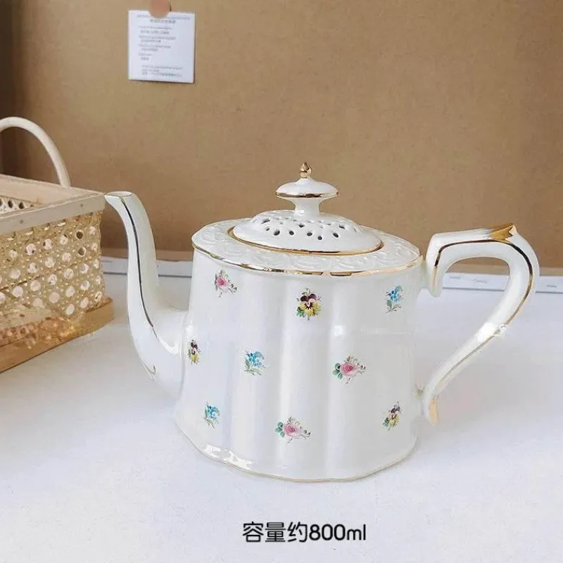 Elegance at the Table Küche & Esszimmer-Kaffeetassen- und Tellerset aus Keramik mit Tablett mit Reliefrose