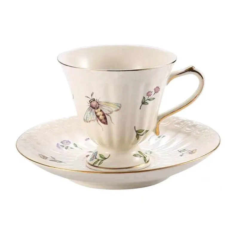 Elegance at the Table Küche & Esszimmer-Kaffeetassen- und Tellerset aus Keramik mit Tablett mit Reliefrose