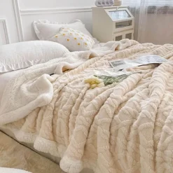 Cozy Haven Bettzeug-Karierte Überwurfdecke – Gemütlicher Wohndekor-Akzent