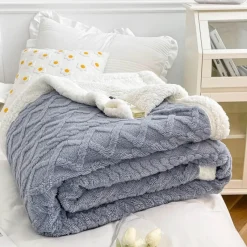 Cozy Haven Bettzeug-Karierte Überwurfdecke – Gemütlicher Wohndekor-Akzent