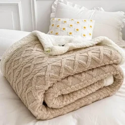 Cozy Haven Bettzeug-Karierte Überwurfdecke – Gemütlicher Wohndekor-Akzent