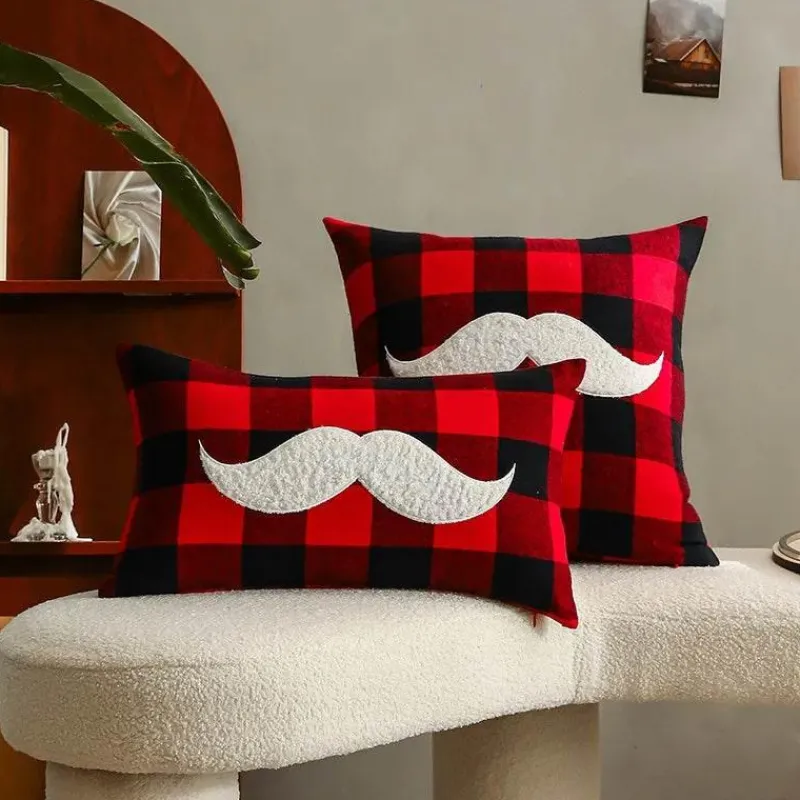 The Cushion Corner Bettzeug-Karierte Weihnachtskissenbezüge - Rote und schwarze bestickte Kissenbezüge