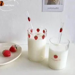 Plates u0026 More Küche & Esszimmer-Kawaii Erdbeergläser-Tasse - Süßer klarer Saftbecher mit Strohhalmen