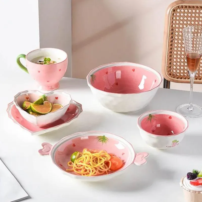 Elegance at the Table Küche & Esszimmer-Keramikgeschirr-Set – handbemalter rosa Erdbeer-Liebesschüssel-Teller