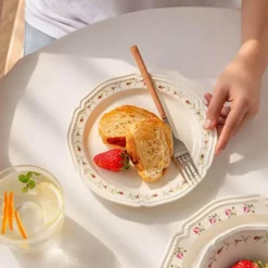 Elegance at the Table Küche & Esszimmer-Keramikteller mit Rosenprägung – Elegantes Blumengeschirr