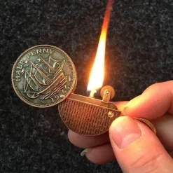 The Outdoor Vault Outdoor-Artikel|Heimwerkzeuge-Kerosinfeuerzeug Schlüsselanhänger - Münzdesign Flammenfeuerzeug