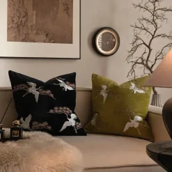 Pillow Haven Bettzeug-Kissenbezug mit Kiefernkranich-Stickerei – Stilvoller Akzent für die Inneneinrichtung