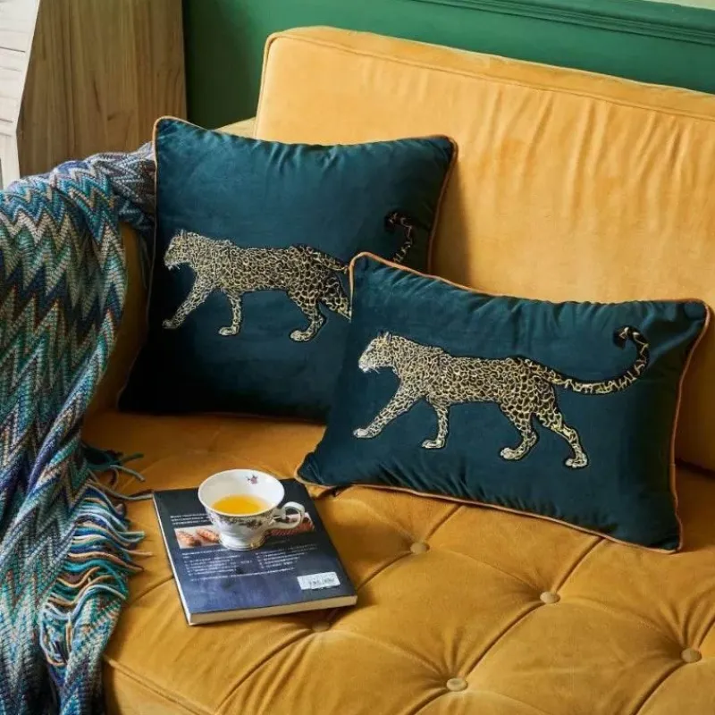 Pillow Haven Bettzeug-Kissenbezug mit Leopardenstickerei – Dekoratives Akzentkissen mit Tiermuster