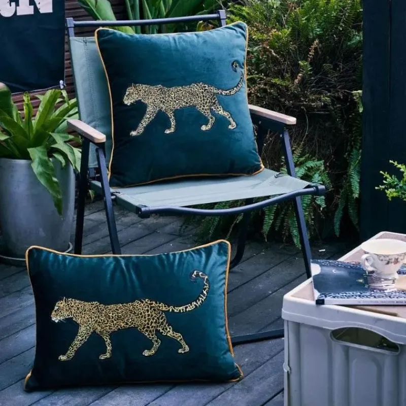 Pillow Haven Bettzeug-Kissenbezug mit Leopardenstickerei – Dekoratives Akzentkissen mit Tiermuster