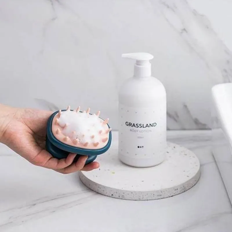The Blissful Bath Badezimmer-Kopfhautmassagebürste – Entspannendes Kopfmassagegerät zum Stressabbau
