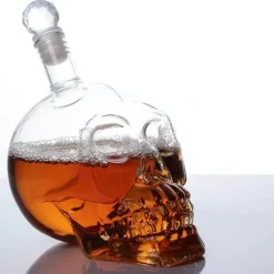 The Decor Haven Küche & Esszimmer-Kristallschädel-Dekanter – Einzigartige Spirituosenflasche aus Glas