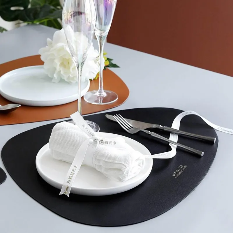 The Jute Table Küche & Esszimmer-Lebendiger Blumenstrauß - Farbenfrohes Blumenarrangement