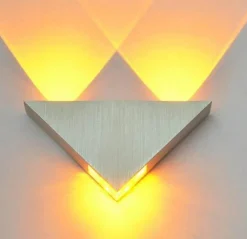 Comfort u0026 Style Beleuchtung-LED Triangle Wall Lamp - Stylish Modern Lighting Fixture