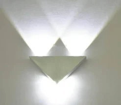 Comfort u0026 Style Beleuchtung-LED Triangle Wall Lamp - Stylish Modern Lighting Fixture
