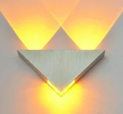 Comfort u0026 Style Beleuchtung-LED Triangle Wall Lamp - Stylish Modern Lighting Fixture