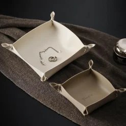 The Finishing Touch Wohndeko-Ledertablett - Stilvoller Home Organizer