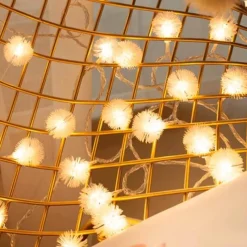 Bright Accents Beleuchtung-LED-Schneeball-Lichterkette – Weihnachtsdekoration für drinnen und draußen