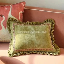 Pillow Haven Bettzeug-Luxuriöser Chenille-Kissenbezug mit Rüschen in Grün – Dekoratives 35x45-Kissen für stilvolle Wohndekoration