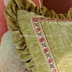 Pillow Haven Bettzeug-Luxuriöser Chenille-Kissenbezug mit Rüschen in Grün – Dekoratives 35x45-Kissen für stilvolle Wohndekoration