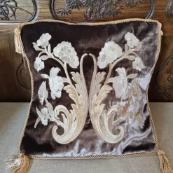 Medicci Home Bettzeug-Luxuriöser Kissenbezug aus Samt mit Petunienmotiv – elegantes Sofadekor