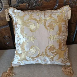 Medicci Home Bettzeug-Luxuriöser Kissenbezug aus Samt mit Petunienmotiv – elegantes Sofadekor