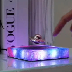 Timeless Touch Beleuchtung-Magnetisch schwebende LED-Raumschifflampe – rotierendes Nachtlicht-Dekor