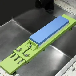 The Culinary Kit Küche & Esszimmer-Messerschärfer – Verstellbarer Messerhalter für die Spüle