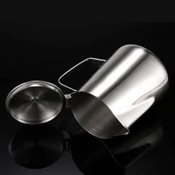 Tom Küche & Esszimmer-Milchaufschäumkrug mit Deckel – Barista-Werkzeug aus Edelstahl für Latte Cappuccino