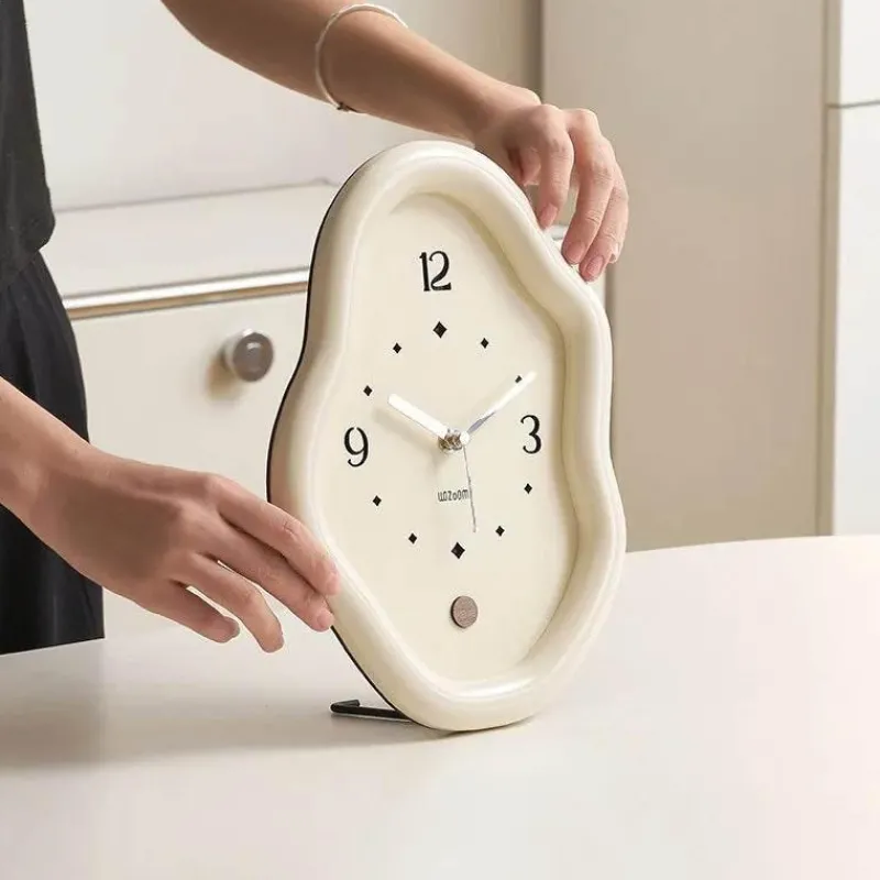 The Finishing Touch Wohndeko-Moderne Infinity Fluid Clock – Stilvolle Wanduhr