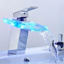 The Blissful Bath Badezimmer-Moderner LED-Wasserhahn aus Messing – zeitgenössische Wasserfall-Badezimmerarmatur