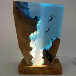 The Finishing Touch Wohndeko-Ocean Krest LED-Nachtlicht – Lampe mit Ozean-Motiv