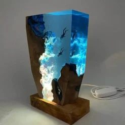 The Finishing Touch Wohndeko-Ocean Krest LED-Nachtlicht – Lampe mit Ozean-Motiv